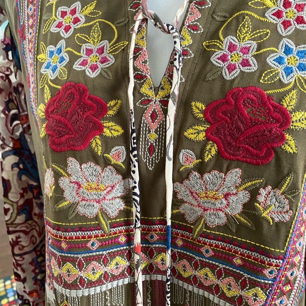 John Mark, Dillard’s version of Johnny Was, size L NWOT, never worn tunic. - Picture 2 of 8